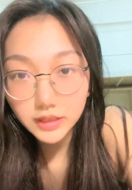 小野猫19岁G奶学妹女生宿舍 天然巨乳沐浴掰穴柔逼【1V-558m]
