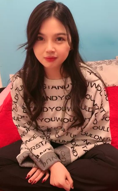 新疆美女 气质超棒 大酥胸3P名场面，一个操逼一个插嘴【1V-2.14Ｇ】