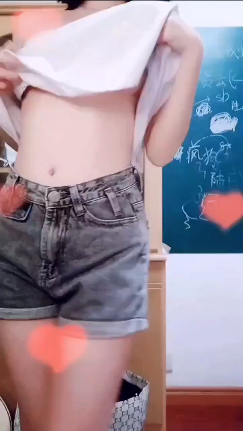 卡哇伊美少女，好美的一线天，自慰【1V 89MB】