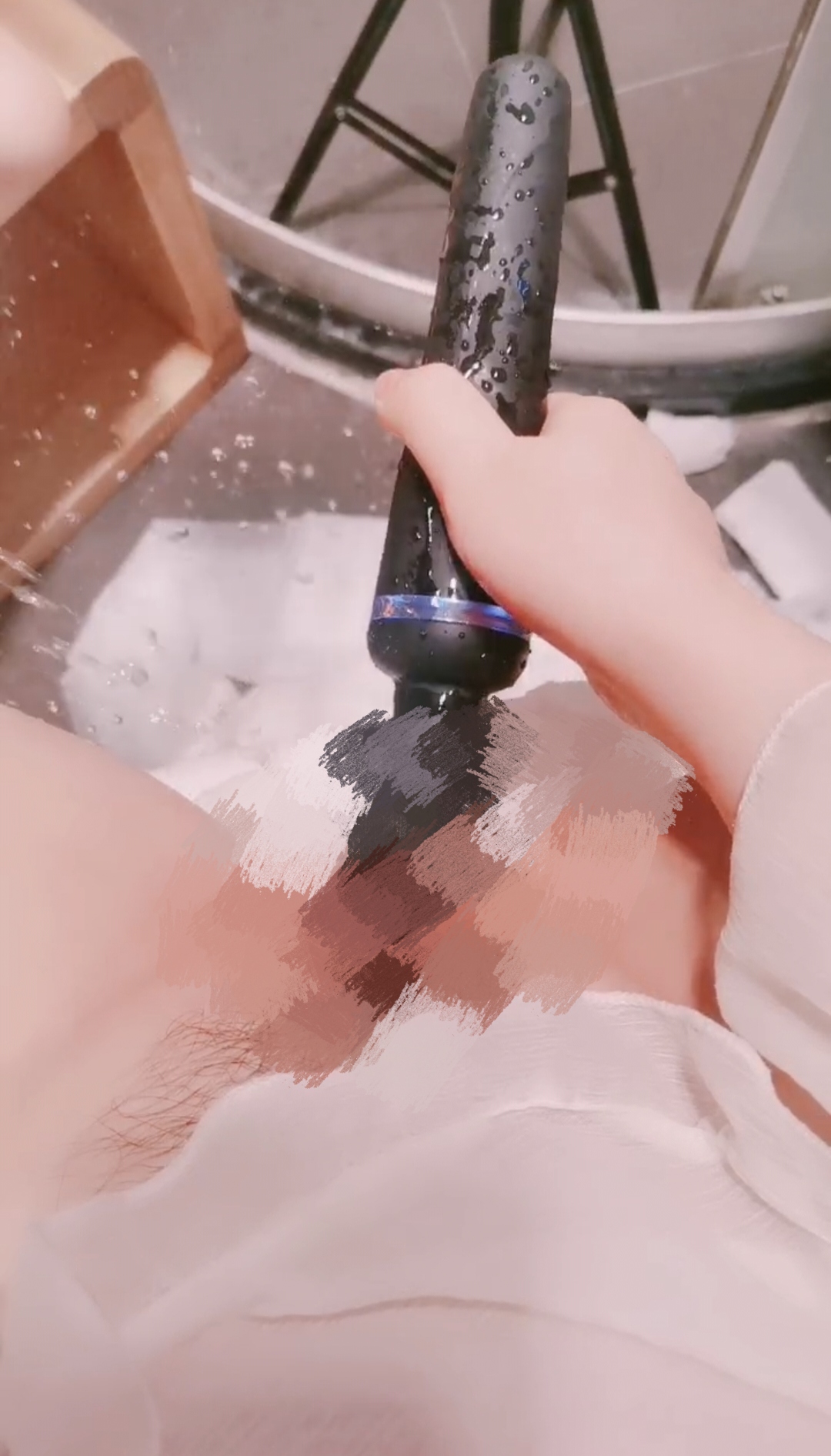 高颜值萌宠娇娃，偷偷的自己玩大黑牛【1V 360MB】