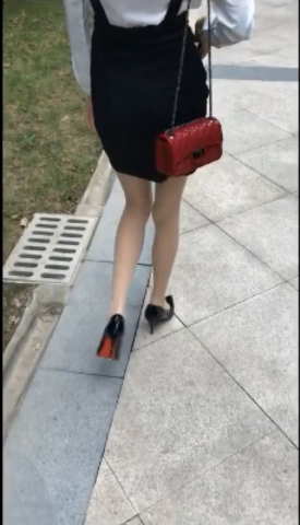 小仙女思妍-尾随OL【1V】【649MB百度云】