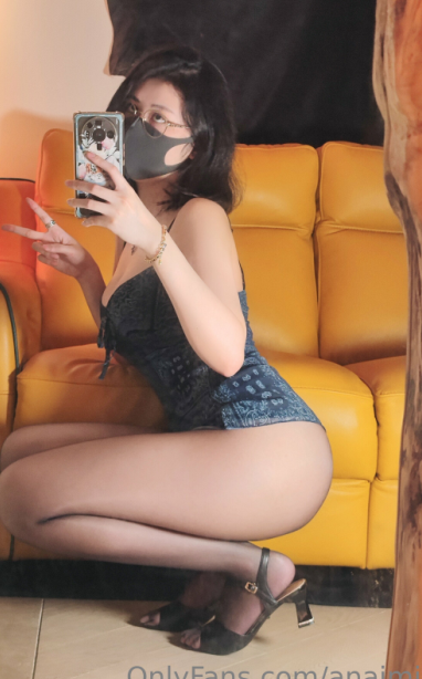 推特人气母狗-奶咪-onlyfan 7月原版新系列-蓝裙(19P,3V,347M)