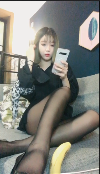 维妮-第一视角红绿灯大香蕉精彩必看 [1v][440m百度盘]