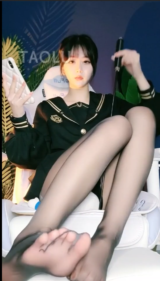 VINNIE维妮第一视角-JK制服露脸红绿灯强制 [1v][476m百度盘]