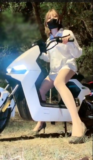 【套路直播】美离子s - 红绿灯野外跟随视角红绿灯十次 【1V】【290MB百度云】