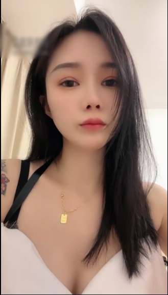 套路直播筱月-撕丝袜与口水第一视角-带一点红绿灯 [1v][200MB百度盘]