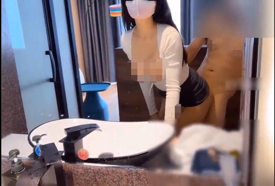 逆天颜值大长腿酒吧气氛组的女神 内射【1V 210MB】