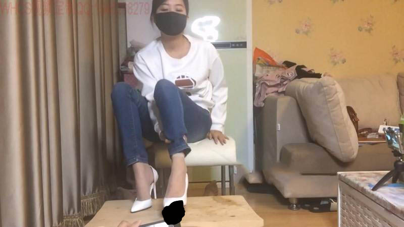 WHCS婧児女主牛仔裤配高跟丝袜踩吐男[1V][1.2G百度云]