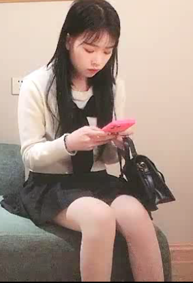 00后小萝莉，兼职学生妹清纯乖巧【1V 516MB】