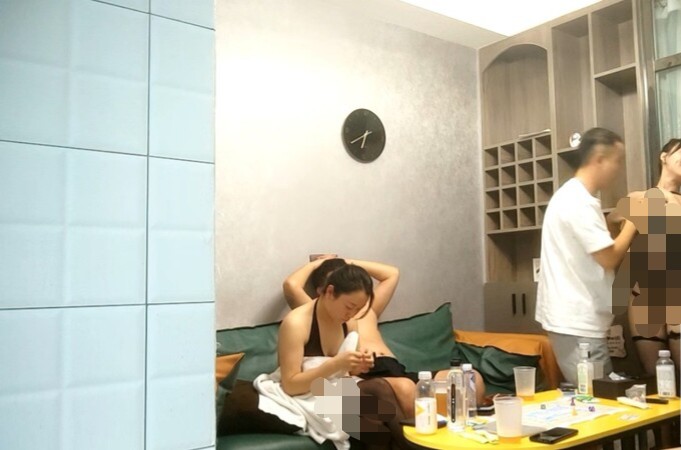 2023.6.30，【快乐大本营】，换妻新人，情色小游戏，良家小少妇逐渐放开，情趣装挑逗 368M