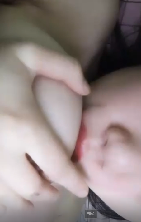 童颜巨乳萌妹 自摸掰穴诱惑，揉搓奶子摩擦逼逼出水，近距离特写【1V-479M】