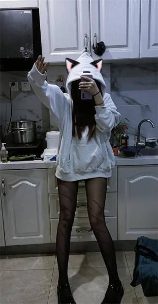 【足控】品尝刚刚毕业的女大学生职业裤里丝装的黑丝脚[53P+1V][1.34G百度云]