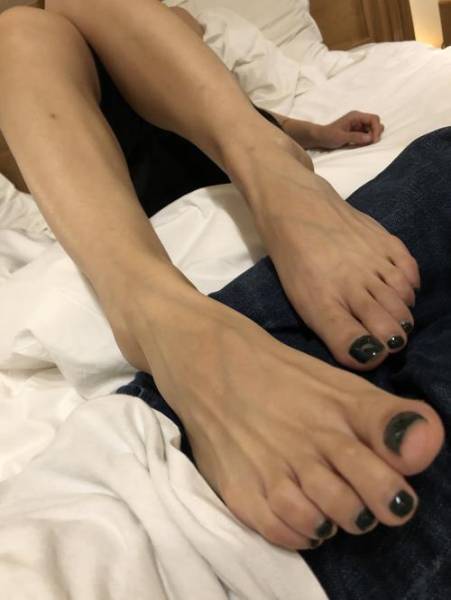 【足控】品尝刚刚毕业的女大学生职业裤里丝装的黑丝脚[53P+1V][1.34G百度云]
