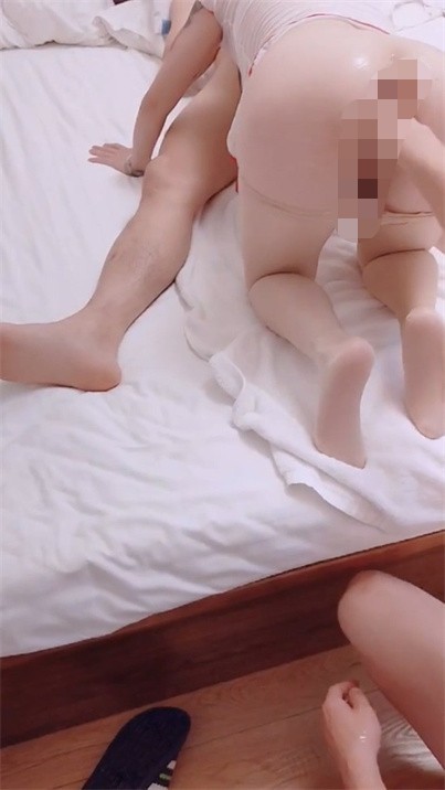 拳交异物插入群P淫乱内射『肉臀淫妻』淫乱群P乱交 内射 KTV露出操穴 3530M