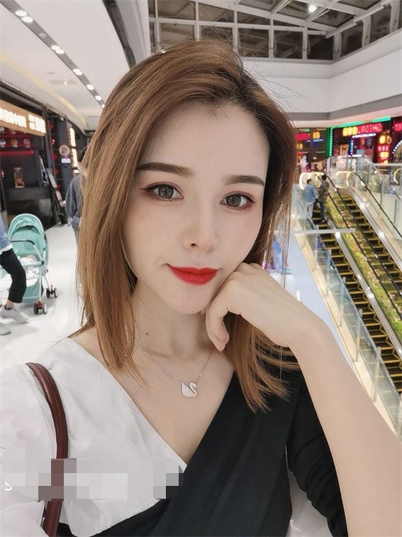 网曝热门事件-反差婊爆乳网红『王语嫣』与金主性爱啪啪流出 性爱乘骑 小穴非常粉嫩 178M