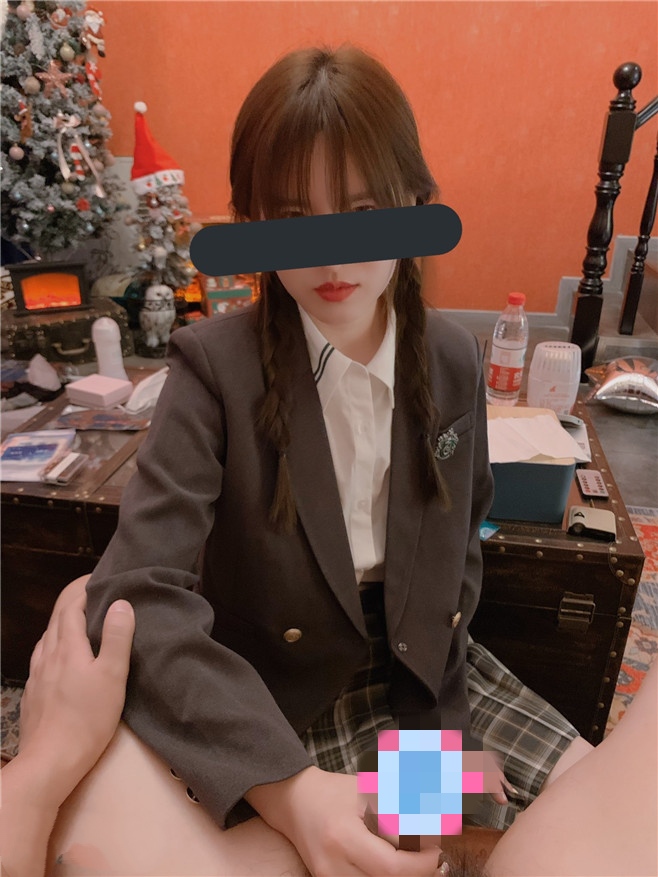 清纯妹子 @喵喵喵 – 尺度私拍视图合集[95P+13V+218M]