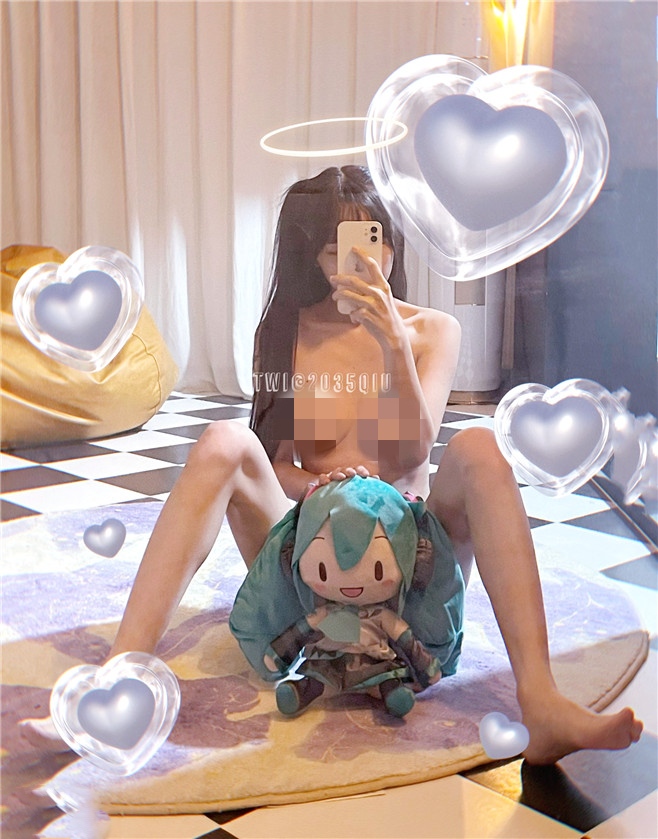 推特萝莉 @2035秋 – 酥胸私拍合集 [145P32V-681MB]