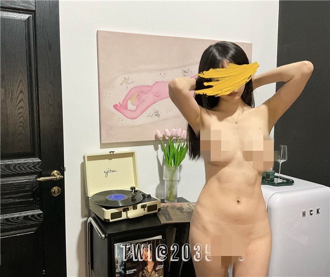 推特萝莉 @2035秋 – 酥胸私拍合集 [145P32V-681MB]