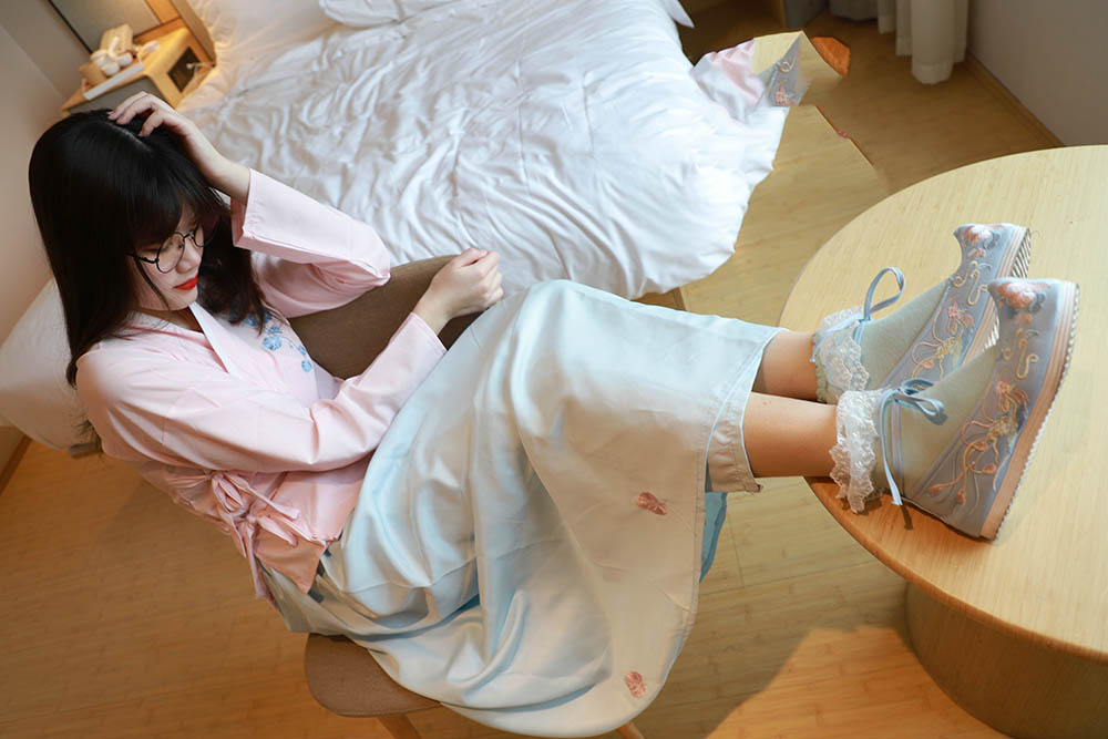【白袜控】誉铭摄影-古风蕾丝花边短袜妹妹 [87P+1V][1.03G百度盘]