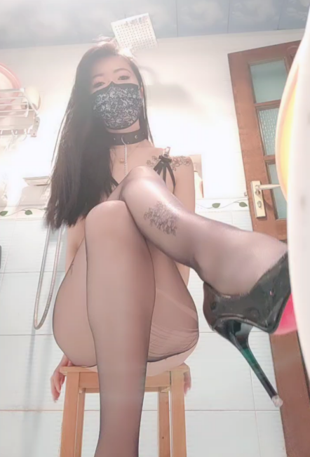 电臀女王来袭-顶级美臀蜜桃臀御姐，特写美臀这屁股简直完美【1V 1.6G】