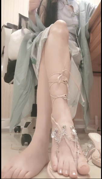 【足控】套路直播青栀-汉服脚链红绿灯【1V】【668MB百度云】