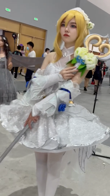 收藏级洛丽塔COS美女白丝袜透明内极限角度超清cd【1v】【479MB百度云】