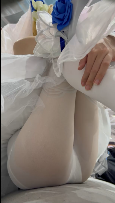 收藏级洛丽塔COS美女白丝袜透明内极限角度超清cd【1v】【479MB百度云】