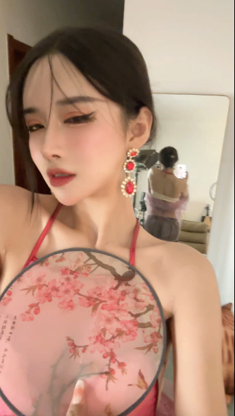 CC小恩雅 定制福利 妈妈打扮成金莲勾引儿子 [1V][1.72G百度盘]