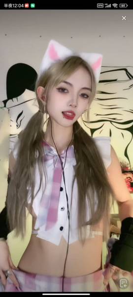 抖音丨小小-直播骚舞整活 透视 漏点 【66V】【 1.7g百度网盘】