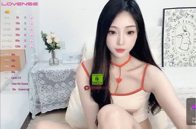 第一女神,【ho7-shi】,江南女子的婉约与风情,多种风格不断切换,跳蛋塞逼水汪汪,半遮半掩间让粉丝疯狂 2500M
