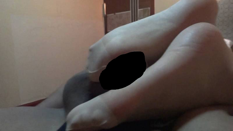 【足控】肉丝小脚玩主人小弟 [1v][761MB百度盘]