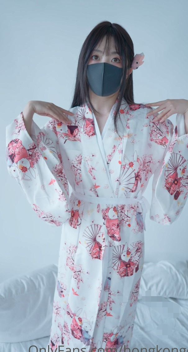 玩偶姐姐HongKongDoll_2023-08-08_小短片+图片更新 194M