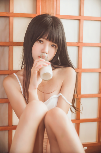 樱桃喵 034 小背心换水手服 [144P-1.43GB]