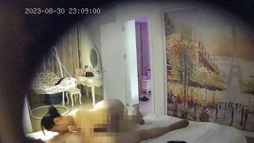 酒店偷拍洗浴按摩会所的炮房-少妇女技师给几个客人莞式一条龙服务 1560M