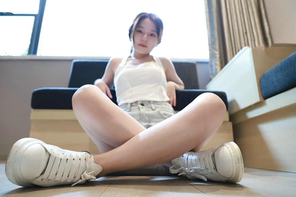 【白袜控】誉铭摄影-2023年618专享三 [1V+75p][1.69G百度盘]