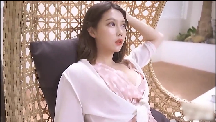 巨乳秘书的淫乱会议【1V-225MB】