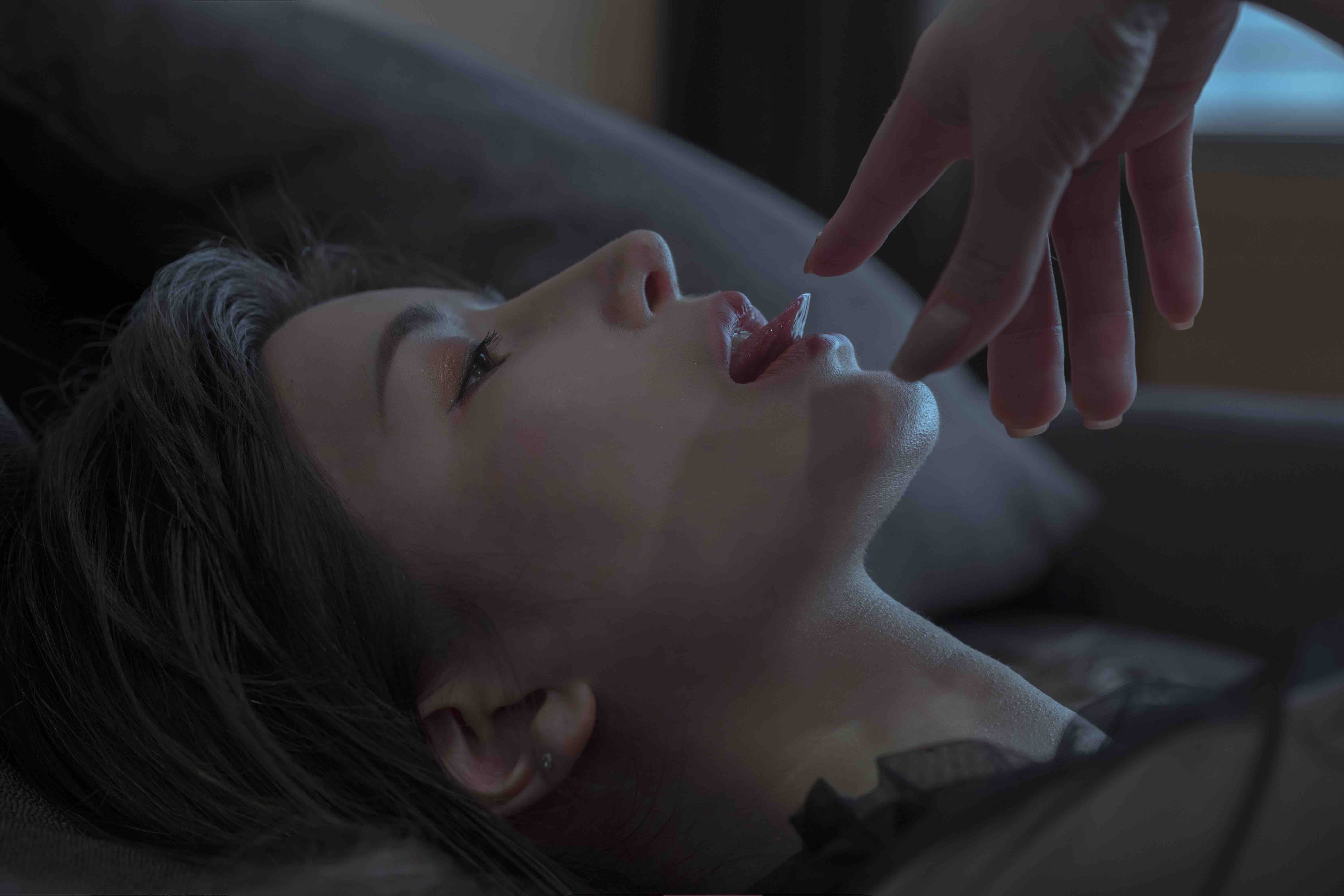 鹿八岁 - 黑色西里里 [30P／324MB]