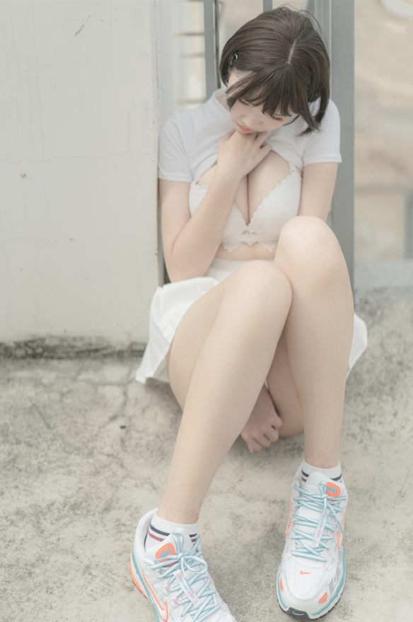 阿薰Kaori - 天台 【82P1V649M】