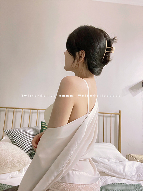 olive 白沙睡袍 518m