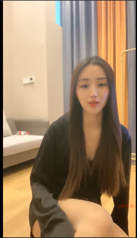 套路直播cici-黑丝长腿第一视角+很虐发泄踢裆 [2V][525MB百度盘]