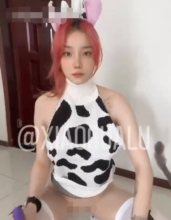 推特福利姬-xiaogualu-奶牛服(1V,480M)