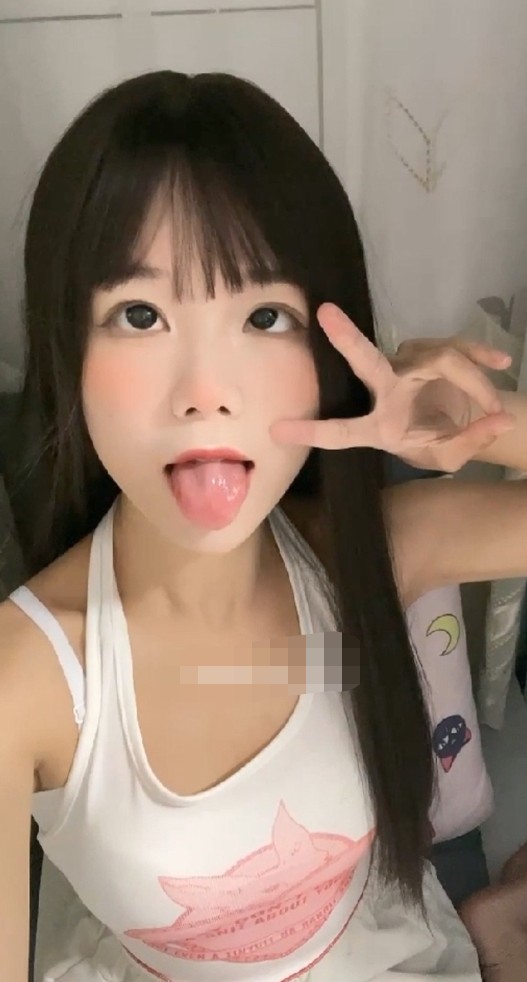 极品萝莉【土豆(吃一口小布丁)】一对一,无敌阿黑颜 翻白眼 特写粉逼 1.55G
