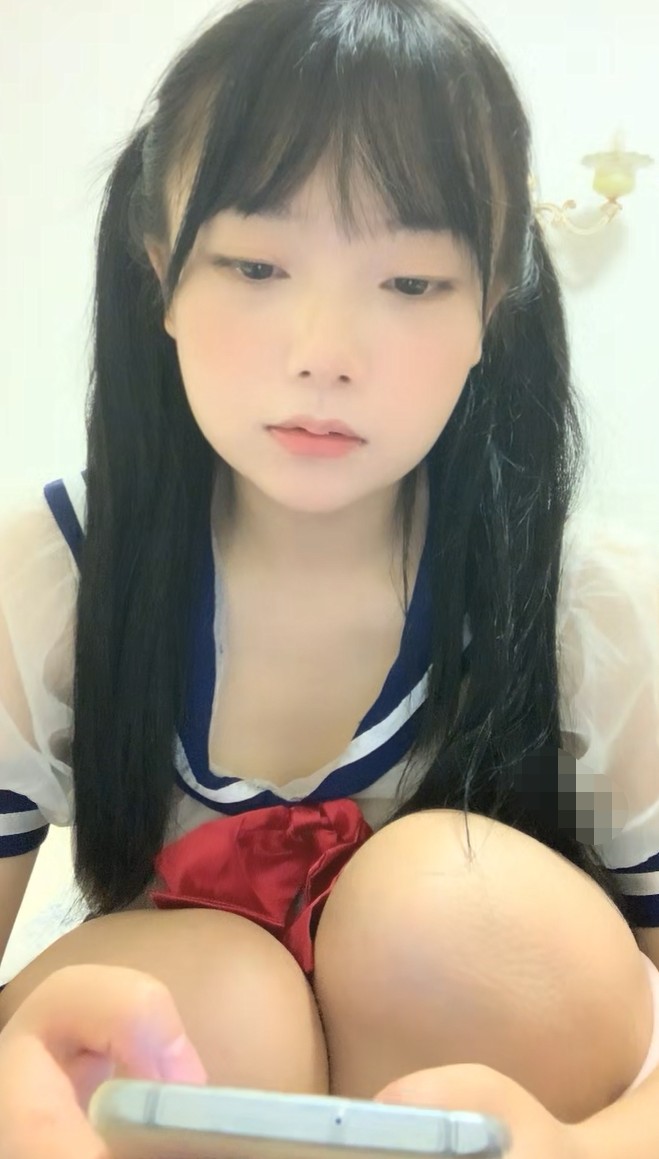 幼齿-极品美妞!外表甜美骚的很!双马尾浴室湿身插穴,地上骑乘位深插,换上情趣极度诱惑 1.47G