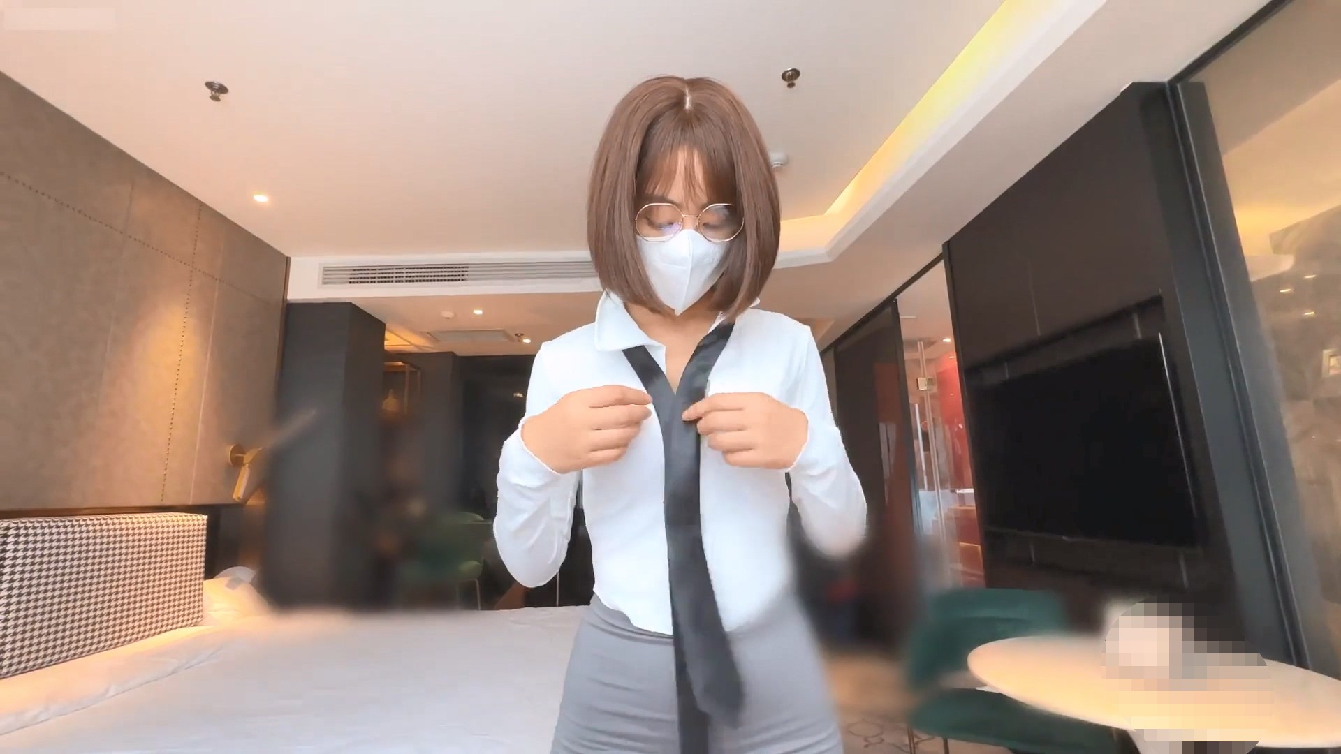 公司短发可爱前台小姐姐,OL气质短裙黑丝小高跟,香甜白嫩甜美女神,青春的肉体紧实饱满 视觉盛宴 891M