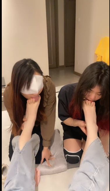 套路直播橘子没熟-高中女同学首次户外调+母畜伺候+奴下奴【3V】【669MB百度云】
