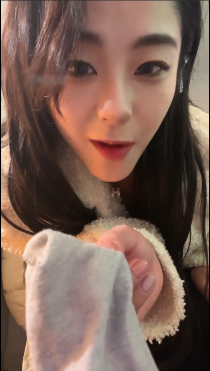套路直播不知名美女-灰色棉袜红绿灯寸止言责盯射怼脸辱[1V][821MB百度盘]