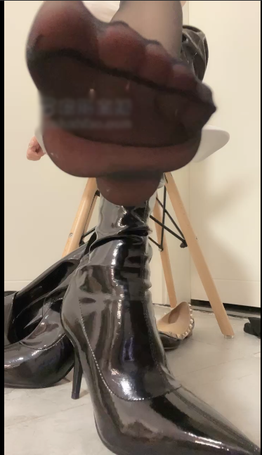 套路直播绘子学姐-第一视角-黑丝汗脚皮靴的杀伤力【1V】【823MB百度云】