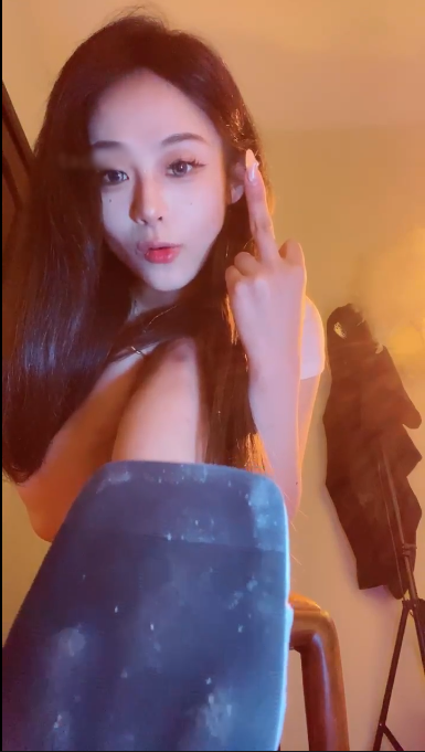 套路直播不知名美女-热裤高跟盯榨【1V】【607MB百度云】