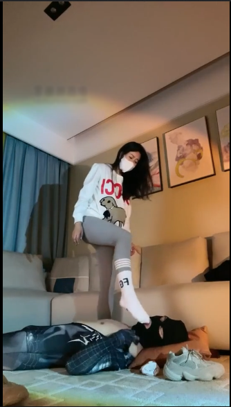 套路直播禾未S-下贱绿奴龟爬进来伺候（强榨）+椰子白袜虐玩+羞辱马桶【3V】【630MB百度云】