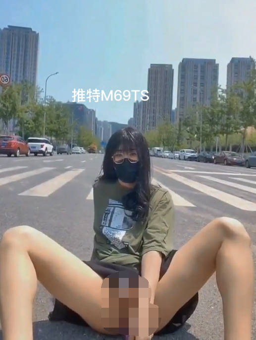 另类453弹-国产CD 筱黎 -人前露出自慰(1V,147M)